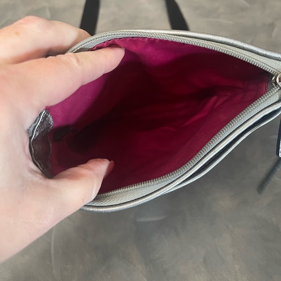 Women’s Coach Black and silver metallic shoulder or crossbody bag-zipper closure - Picture 6 of 9